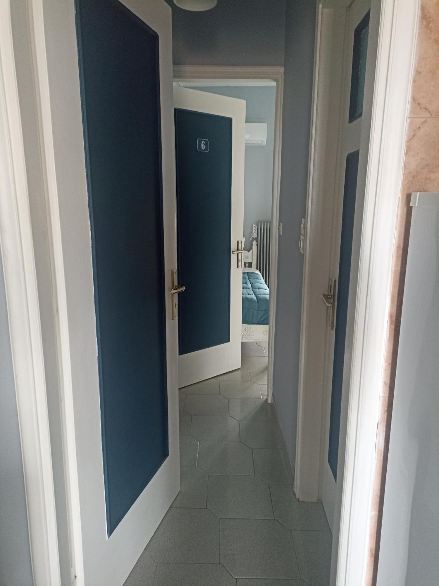 Seven Seas Apartments Artemida  Pokoj fotografie